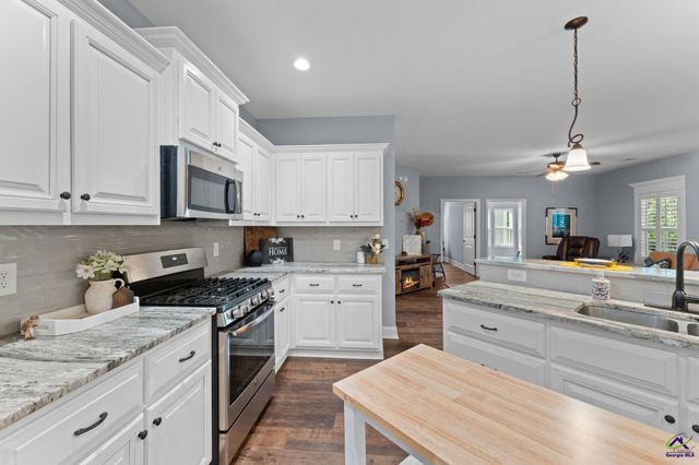 137 Shady Oak Drive, Perry, GA 31069
