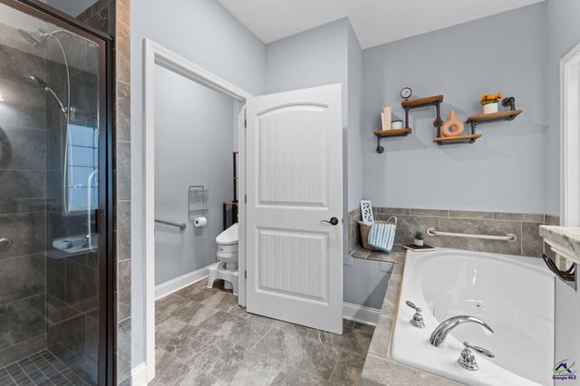 137 Shady Oak Drive, Perry, GA 31069