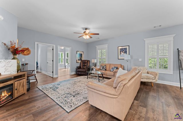 137 Shady Oak Drive, Perry, GA 31069