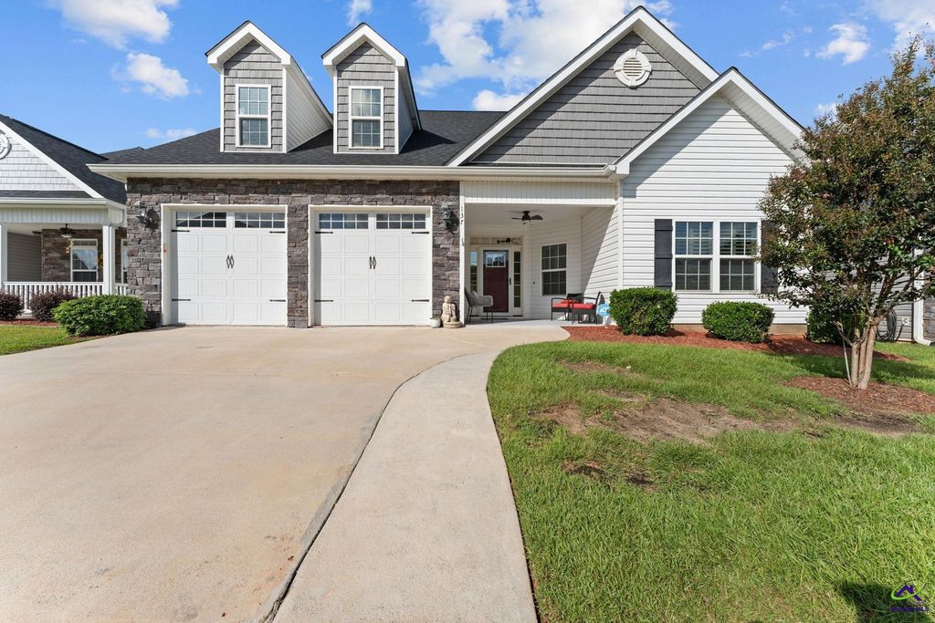 137 Shady Oak Drive, Perry, GA 31069