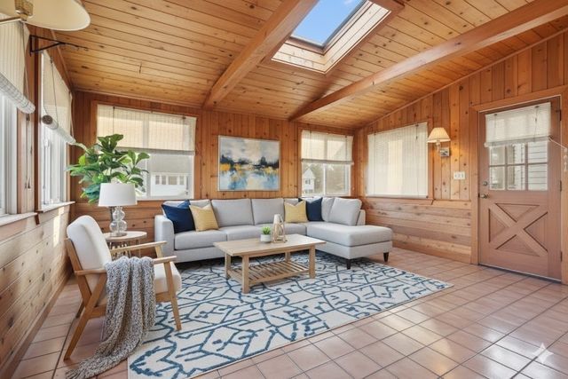 83 Dean St, Norwood, MA 02062