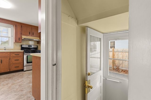 83 Dean St, Norwood, MA 02062