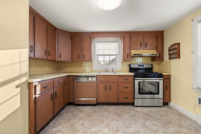 83 Dean St, Norwood, MA 02062