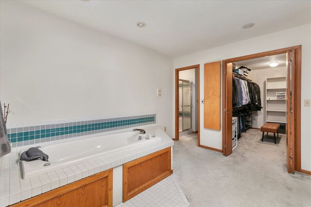 34522 Edgewater Circle, Cumming, IA 50061
