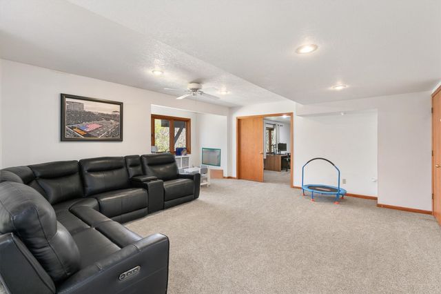 34522 Edgewater Circle, Cumming, IA 50061