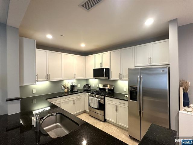 2208 Riverview Avenue 208, Englewood, NJ 07631