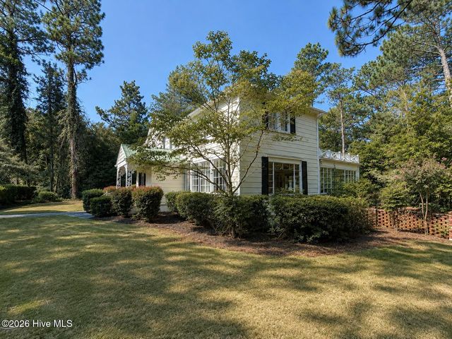 15 Mccaskill Road W, Pinehurst, NC 28374