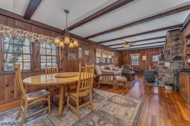 63 Sanatorium Rd, Glen Gardner Boro, NJ 08826