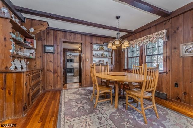 63 Sanatorium Rd, Glen Gardner Boro, NJ 08826