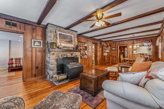 63 Sanatorium Rd, Glen Gardner Boro, NJ 08826