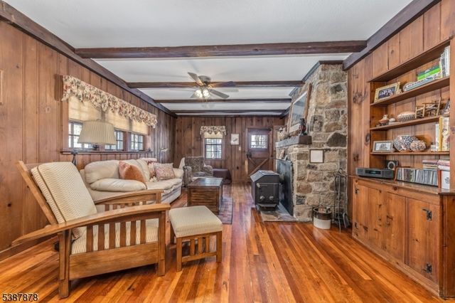 63 Sanatorium Rd, Glen Gardner Boro, NJ 08826