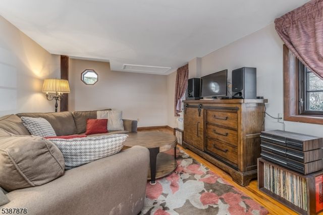 63 Sanatorium Rd, Glen Gardner Boro, NJ 08826