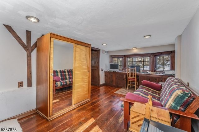 63 Sanatorium Rd, Glen Gardner Boro, NJ 08826