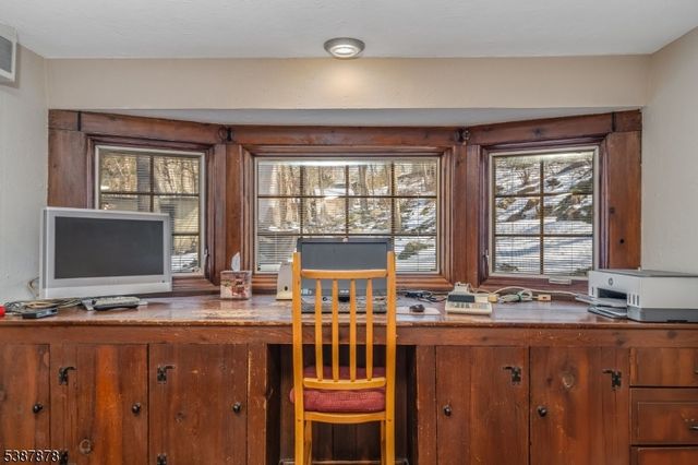 63 Sanatorium Rd, Glen Gardner Boro, NJ 08826