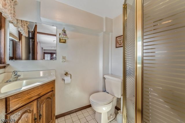 63 Sanatorium Rd, Glen Gardner Boro, NJ 08826