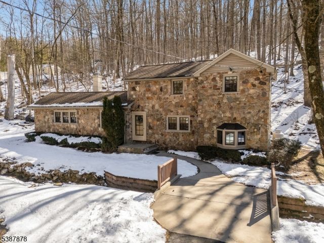 63 Sanatorium Rd, Glen Gardner Boro, NJ 08826