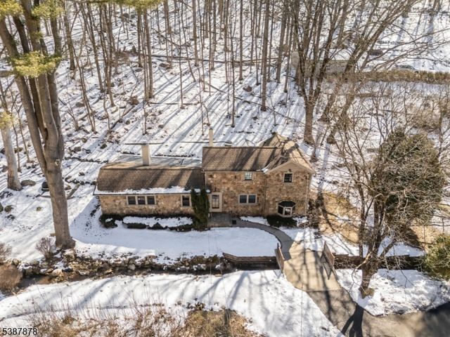 63 Sanatorium Rd, Glen Gardner Boro, NJ 08826