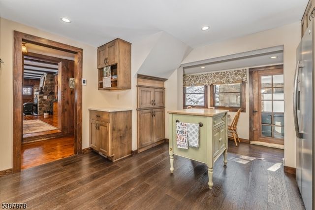 63 Sanatorium Rd, Glen Gardner Boro, NJ 08826