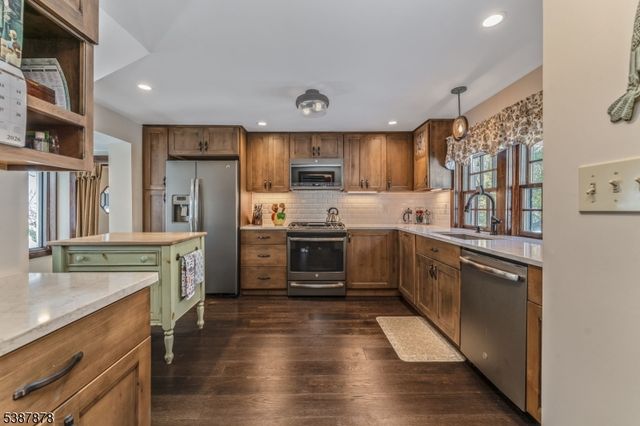 63 Sanatorium Rd, Glen Gardner Boro, NJ 08826