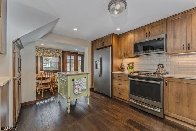 63 Sanatorium Rd, Glen Gardner Boro, NJ 08826