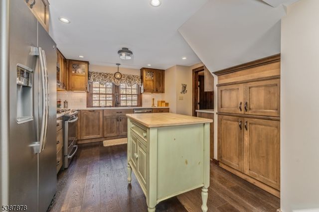 63 Sanatorium Rd, Glen Gardner Boro, NJ 08826