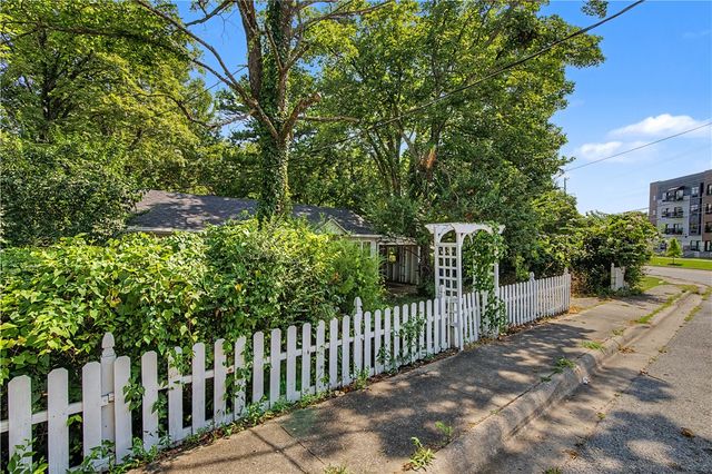 1432 Van Buren Avenue, Fayetteville, AR 72701
