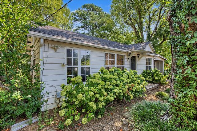 1432 Van Buren Avenue, Fayetteville, AR 72701