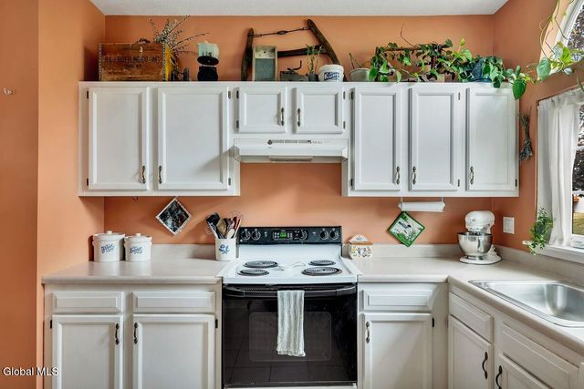 813 Ridge Circle, Troy, NY 12182