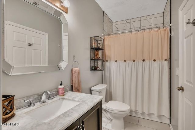 813 Ridge Circle, Troy, NY 12182