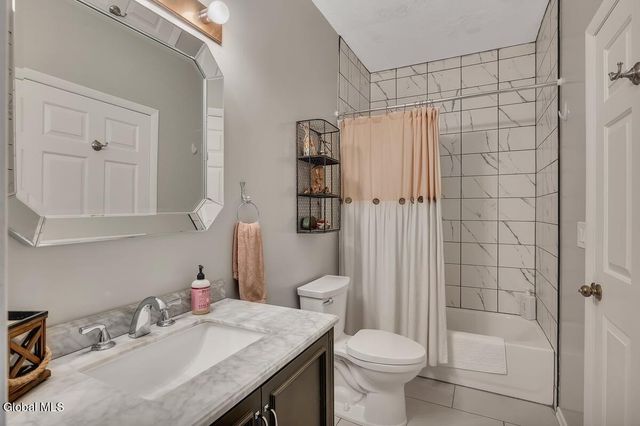 813 Ridge Circle, Troy, NY 12182