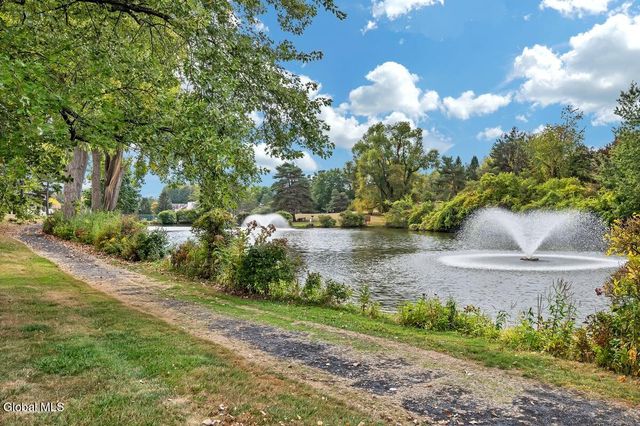 813 Ridge Circle, Troy, NY 12182