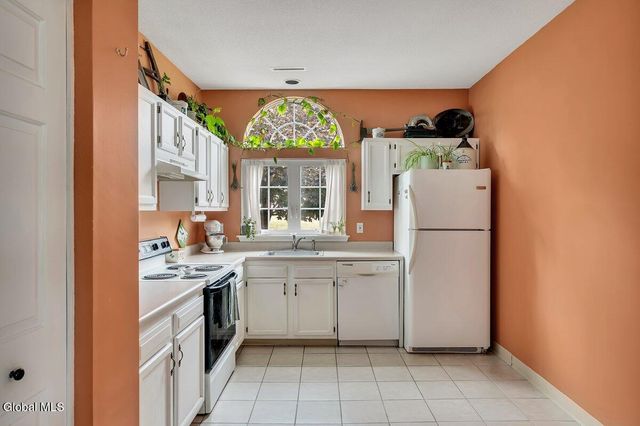 813 Ridge Circle, Troy, NY 12182