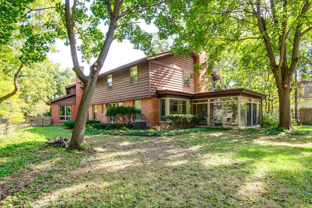 1175 Edgewood Road, Lake Forest, IL 60045