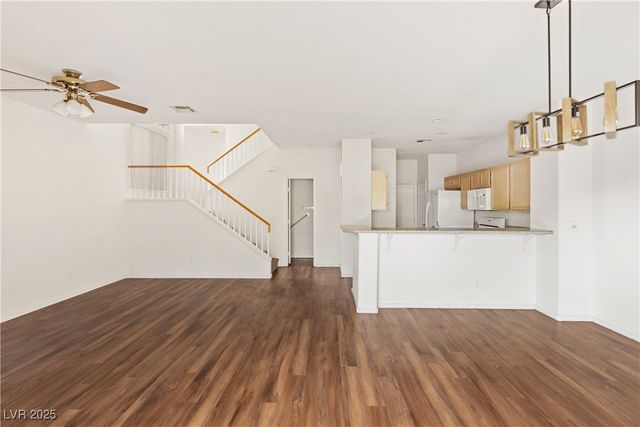 5266 Tropical Peach Drive, Las Vegas, NV 89118