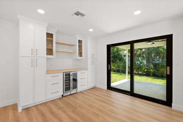 128 W Norfolk Road, Jupiter, FL 33469