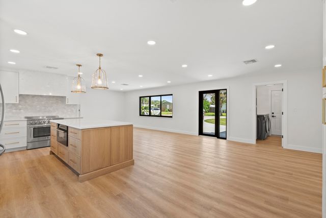 128 W Norfolk Road, Jupiter, FL 33469