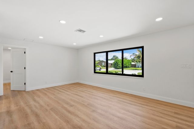 128 W Norfolk Road, Jupiter, FL 33469