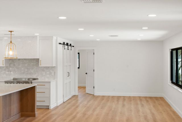 128 W Norfolk Road, Jupiter, FL 33469