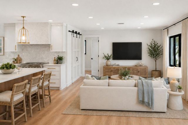 128 W Norfolk Road, Jupiter, FL 33469