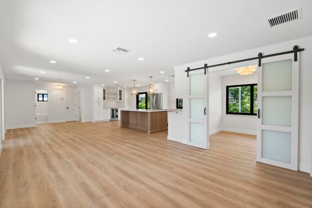 128 W Norfolk Road, Jupiter, FL 33469