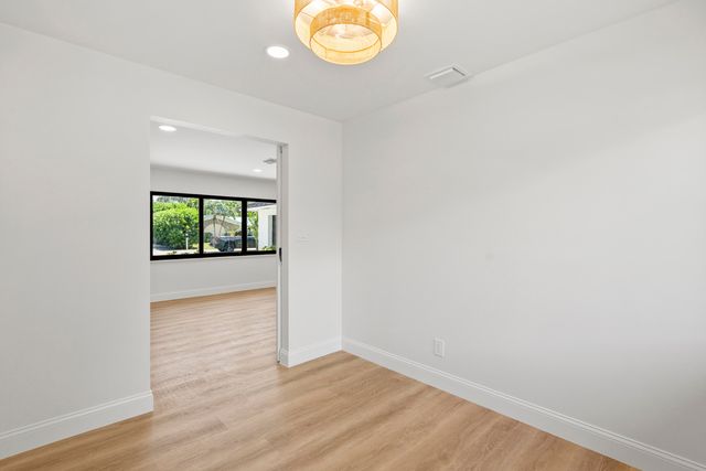 128 W Norfolk Road, Jupiter, FL 33469