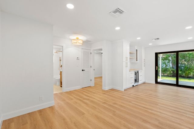 128 W Norfolk Road, Jupiter, FL 33469