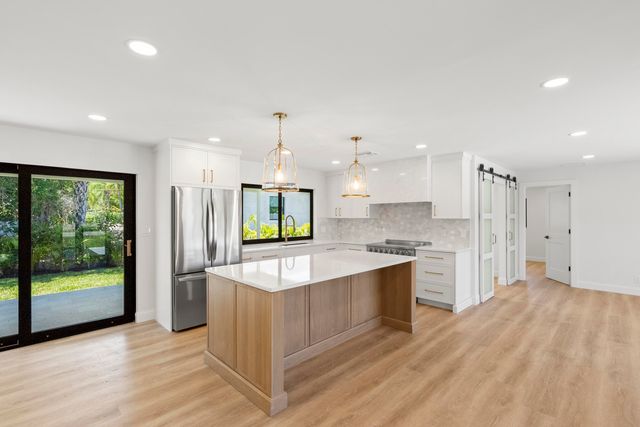 128 W Norfolk Road, Jupiter, FL 33469