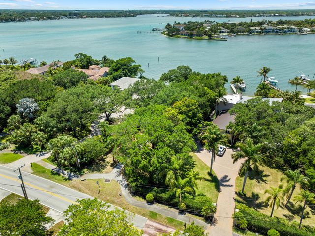 128 W Norfolk Road, Jupiter, FL 33469