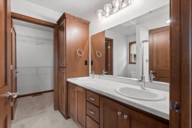 1724 BETTY JEAN LANE, Green Bay, WI 54313