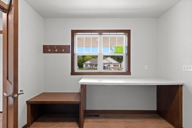 1724 BETTY JEAN LANE, Green Bay, WI 54313