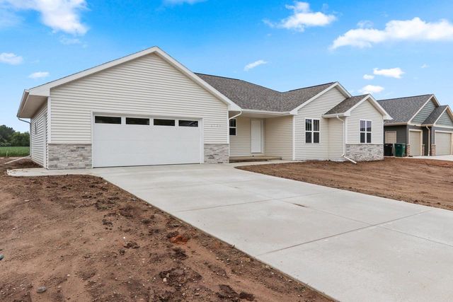 1724 BETTY JEAN LANE, Green Bay, WI 54313