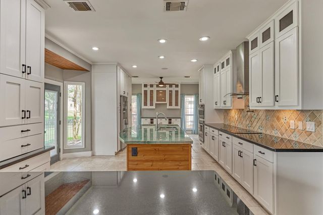 8710 Cross Country Drive, Humble, TX 77346