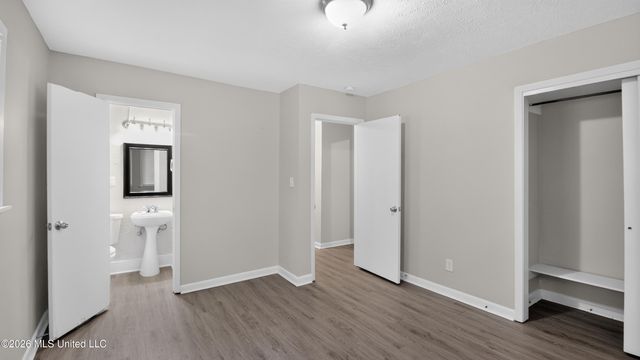 236 S Canton Club Circle, Jackson, MS 39211