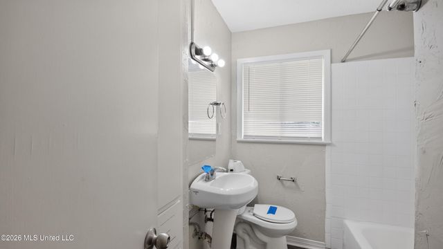 236 S Canton Club Circle, Jackson, MS 39211